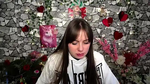 Amanda Bright  online show from December 23, 2025, 10:14 am