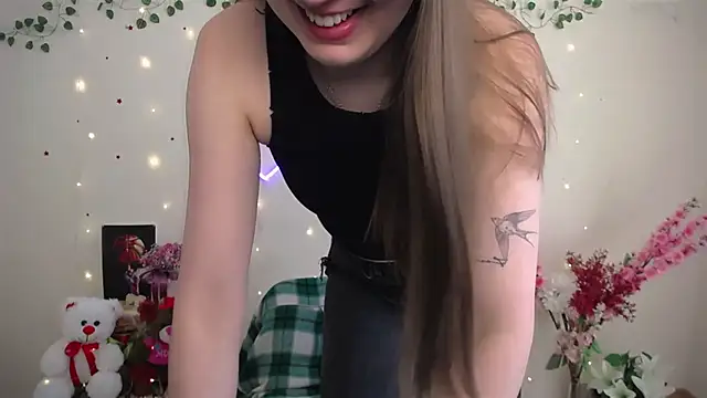 Amanda Bright  online show from May 6, 2026, 10:41 am