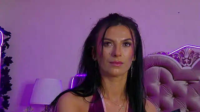 Snapshot of KinkyAmelie chatting on November 8, 2025, 6:33 pm KinkyAmelie online show from November 8, 2025, 6:33 pm