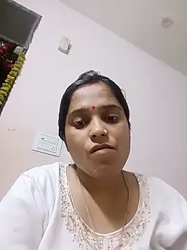 Snapshot of Trisha_71 chatting on June 12, 2026, 5:43 pm Trisha 71 online show from June 12, 2026, 5:43 pm