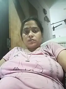 Snapshot of Trisha_71 chatting on May 13, 2026, 2:57 pm Trisha 71 online show from May 13, 2026, 2:57 pm