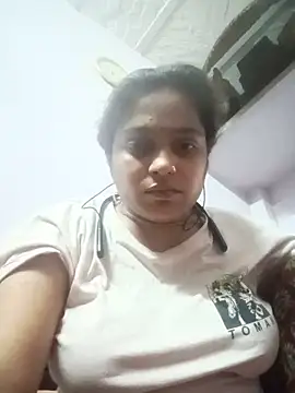 Snapshot of Trisha_71 chatting on May 16, 2026, 12:04 pm Trisha 71 online show from May 16, 2026, 12:04 pm