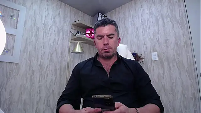 Snapshot of JuanKFit_45 chatting on March 9, 2026, 3:32 am JuanKFit 45 online show from March 9, 2026, 3:32 am