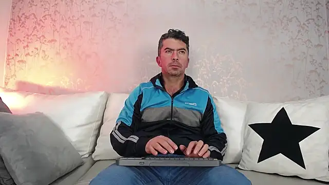 JuanKFit 45 online show from November 7, 2025, 1:37 pm