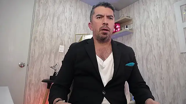 Snapshot of JuanKFit_45 chatting on March 19, 2026, 3:39 am JuanKFit 45 online show from March 19, 2026, 3:39 am