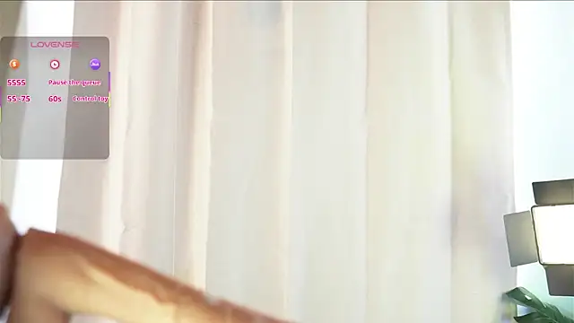 Snapshot of AnnieCouperr chatting on November 10, 2025, 5:51 pm AnnieCouperr online show from November 10, 2025, 5:51 pm