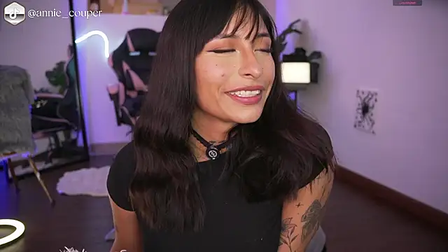 AnnieCouperr online show from April 23, 2026, 9:49 pm