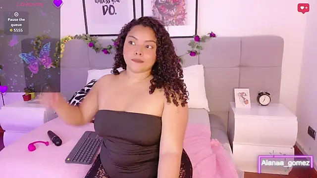 Alanaa Gomez online show from October 7, 2025, 3:24 pm