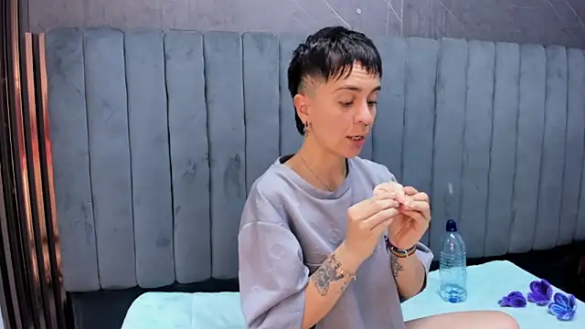  Hannah Hot online show from February 3, 2026, 6:22 am