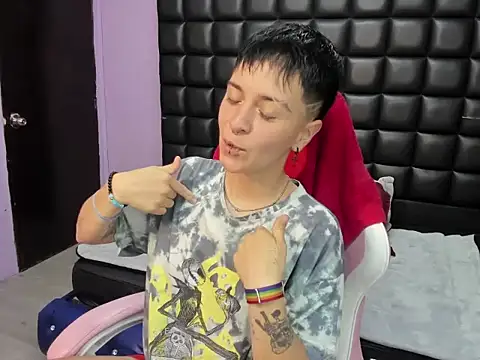 Snapshot of _Hannah_Hot chatting on November 10, 2025, 12:32 pm Hannah Hot online show from November 10, 2025, 12:32 pm