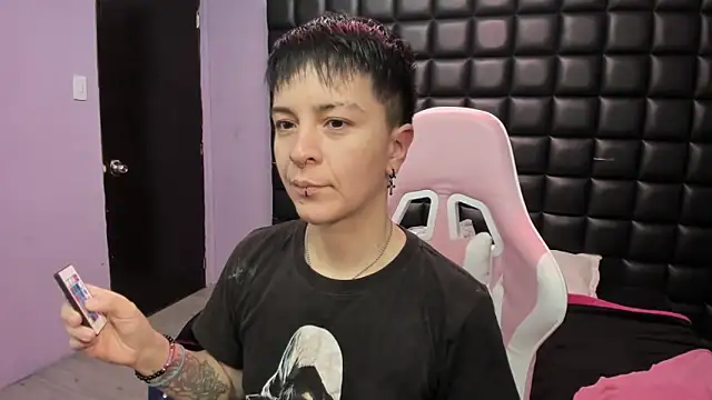 Snapshot of _Hannah_Hot chatting on November 19, 2025, 1:55 pm Hannah Hot online show from November 19, 2025, 1:55 pm