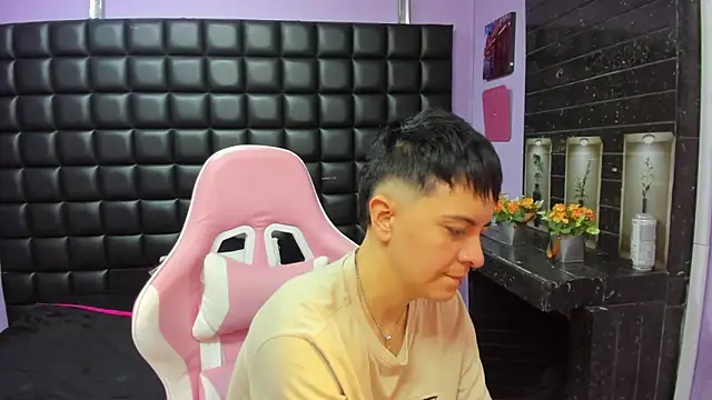 Snapshot of _Hannah_Hot chatting on November 20, 2025, 2:18 pm Hannah Hot online show from November 20, 2025, 2:18 pm