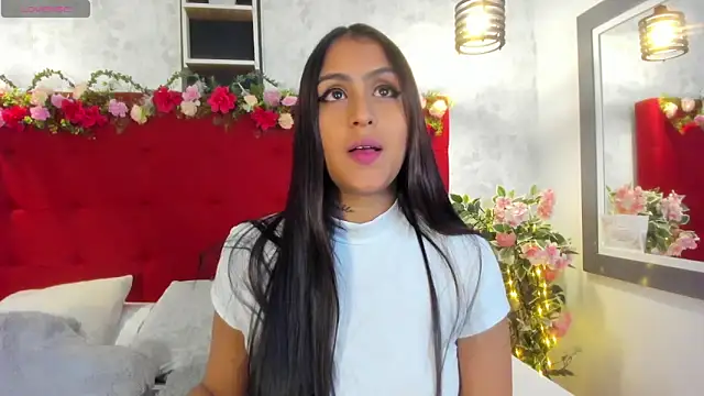 SarahEscobarr online show from October 22, 2025, 4:34 am