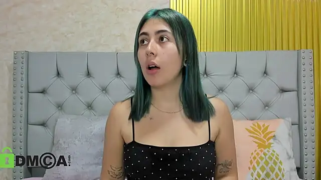 Snapshot of Skarlet_04 chatting on November 27, 2025, 5:35 pm Skarlet 04 online show from November 27, 2025, 5:35 pm