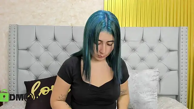 Snapshot of Skarlet_04 chatting on November 5, 2025, 4:10 pm Skarlet 04 online show from November 5, 2025, 4:10 pm