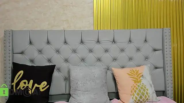 Snapshot of Skarlet_04 chatting on November 22, 2025, 3:44 pm Skarlet 04 online show from November 22, 2025, 3:44 pm