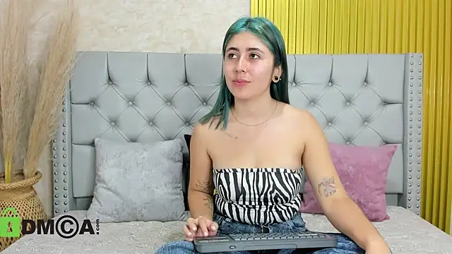 Snapshot of Skarlet_04 chatting on December 3, 2025, 3:22 pm Skarlet 04 online show from December 3, 2025, 3:22 pm