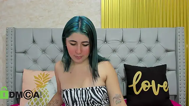 Snapshot of Skarlet_04 chatting on November 18, 2025, 4:43 pm Skarlet 04 online show from November 18, 2025, 4:43 pm