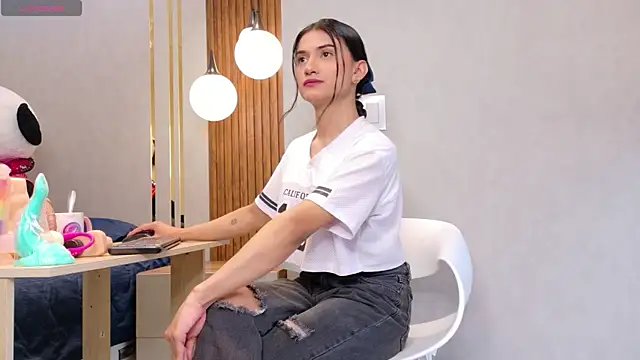 Snapshot of Sweet_Mafe chatting on March 7, 2026, 1:27 pm Sweet Mafe online show from March 7, 2026, 1:27 pm