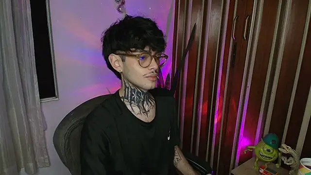 Snapshot of Mihail_leroy chatting on November 29, 2025, 1:28 am Mihail leroy online show from November 29, 2025, 1:28 am