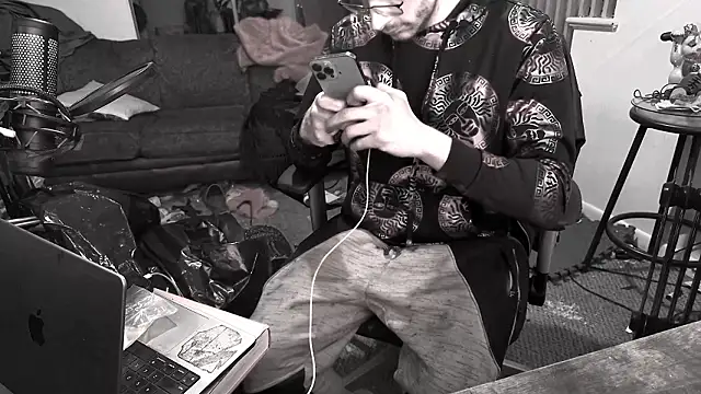 MasterDaddyCool online show from February 2, 2026, 11:37 pm