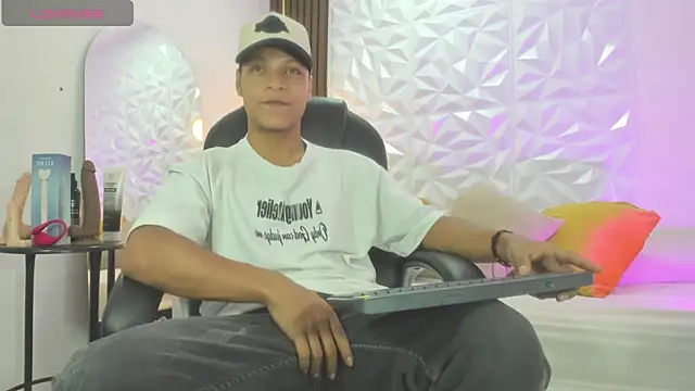 Ricky Owens1 online show from October 18, 2025, 1:46 pm