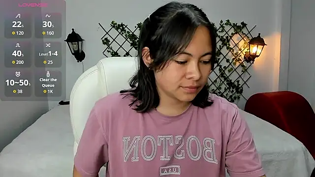 Snapshot of Louisa__clare chatting on November 28, 2025, 2:45 am Louisa clare online show from November 28, 2025, 2:45 am