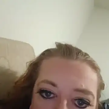 Snapshot of Eat_at_mels chatting on December 14, 2025, 3:24 am Eat at mels online show from December 14, 2025, 3:24 am