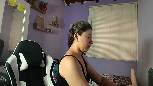 luna desiree online show from November 10, 2025, 10:15 pm