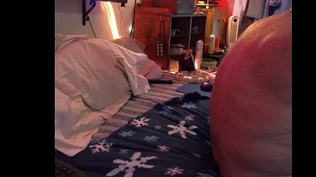 Pussyeat2please online show from October 26, 2025, 7:47 pm