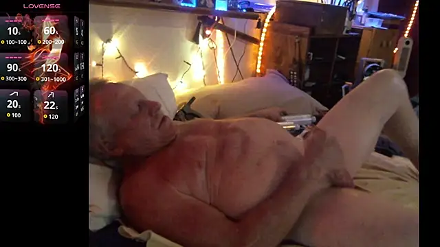 Snapshot of Pussyeat2please chatting on June 13, 2026, 7:06 am Pussyeat2please online show from June 13, 2026, 7:06 am