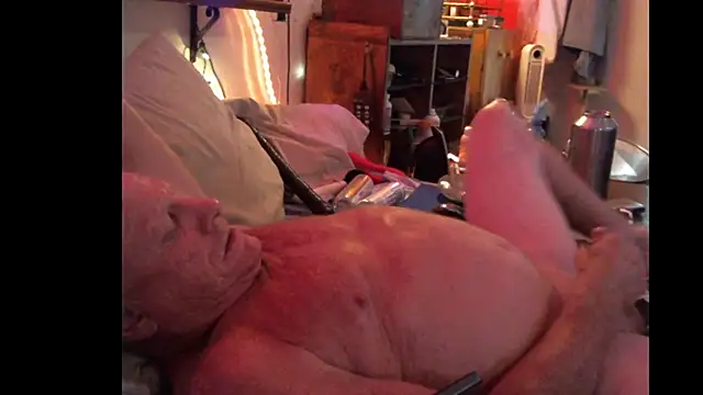 Pussyeat2please online show from November 9, 2025, 2:21 pm