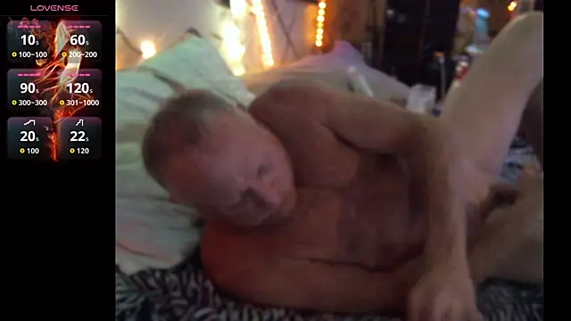 Snapshot of Pussyeat2please chatting on June 24, 2026, 8:35 am Pussyeat2please online show from June 24, 2026, 8:35 am