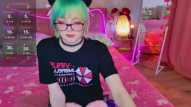 CoralineYoung online show from May 7, 2026, 5:01 am
