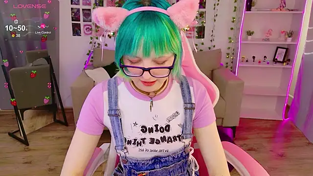 CoralineYoung online show from March 13, 2026, 7:35 am