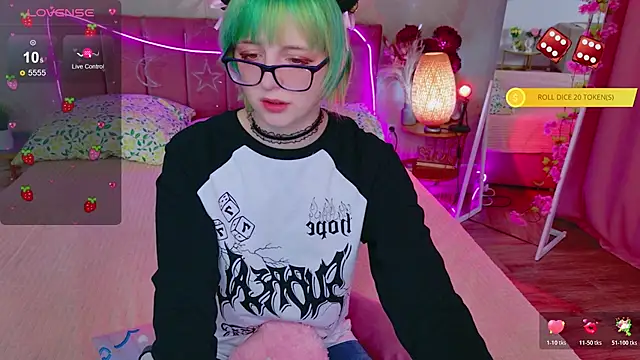 CoralineYoung online show from May 6, 2026, 4:49 am