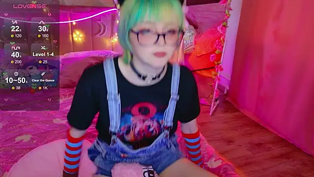 CoralineYoung online show from May 17, 2026, 5:07 am