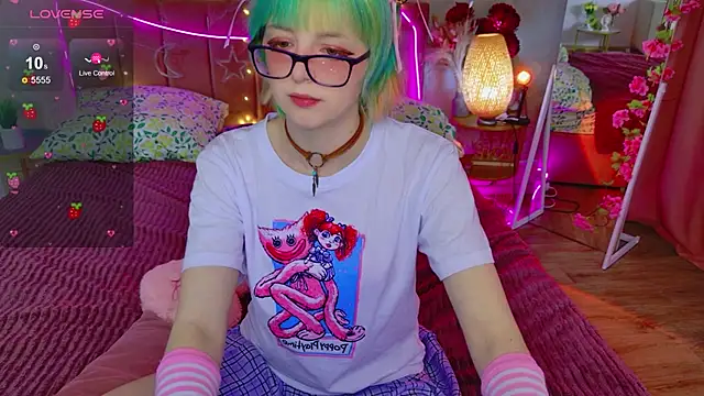 CoralineYoung online show from May 9, 2026, 5:00 am