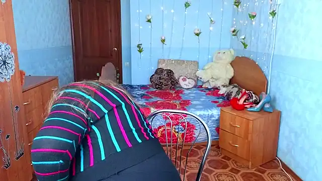 Audrey Aura online show from October 23, 2025, 5:17 am