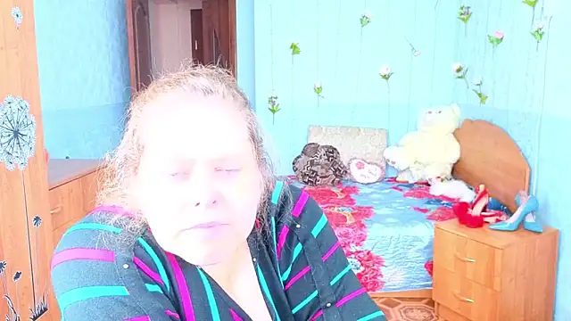 Audrey Aura online show from October 19, 2025, 5:43 am