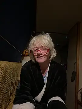 Snapshot of ladyboatlady chatting on October 16, 2025, 4:54 am ladyboatlady online show from October 16, 2025, 4:54 am