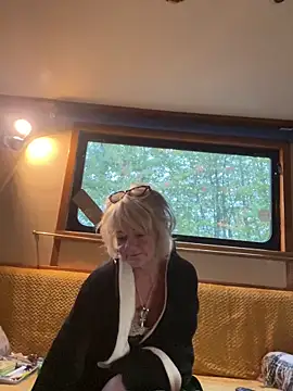 Snapshot of ladyboatlady chatting on October 9, 2025, 6:36 am ladyboatlady online show from October 9, 2025, 6:36 am