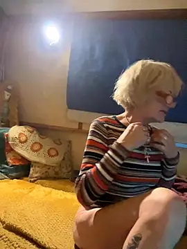 Snapshot of ladyboatlady chatting on November 25, 2025, 5:35 pm ladyboatlady online show from November 25, 2025, 5:35 pm