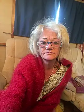 ladyboatlady online show from May 7, 2026, 5:33 am