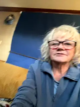 Snapshot of ladyboatlady chatting on November 3, 2025, 3:48 pm ladyboatlady online show from November 3, 2025, 3:48 pm