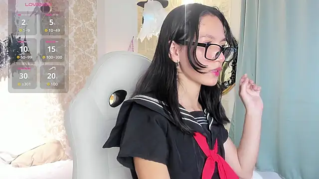 Snapshot of LilyThea chatting on October 15, 2025, 9:01 pm LilyThea online show from October 15, 2025, 9:01 pm