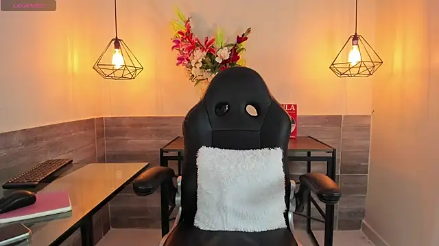 Snapshot of SamantaKane chatting on November 8, 2025, 3:43 am SamantaKane online show from November 8, 2025, 3:43 am