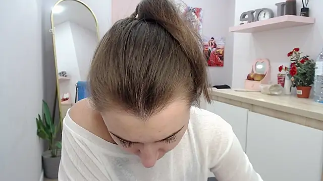 Snapshot of muriel_elvin chatting on October 10, 2025, 8:04 am muriel elvin online show from October 10, 2025, 8:04 am