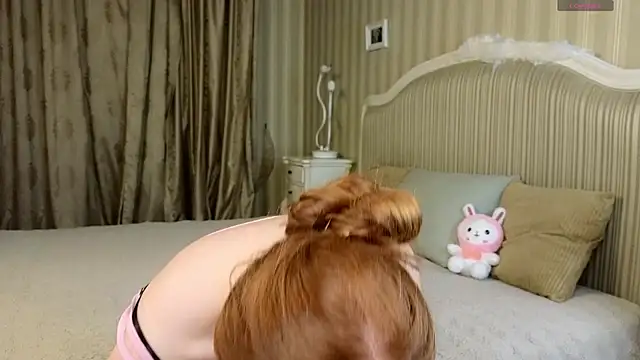 Snapshot of Juuulia_ chatting on October 29, 2025, 2:27 pm Juuulia online show from October 29, 2025, 2:27 pm