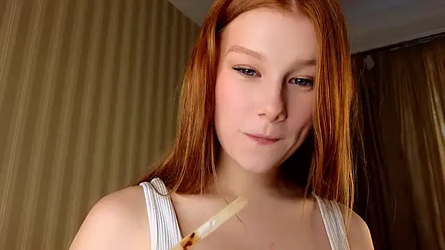 Juuulia  online show from May 18, 2026, 3:17 pm
